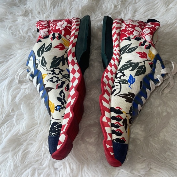 25% PRICE DROP!! $220 (was $295)
SPECTACULAR FENDI canvas sneakers - Picture 2 of 5